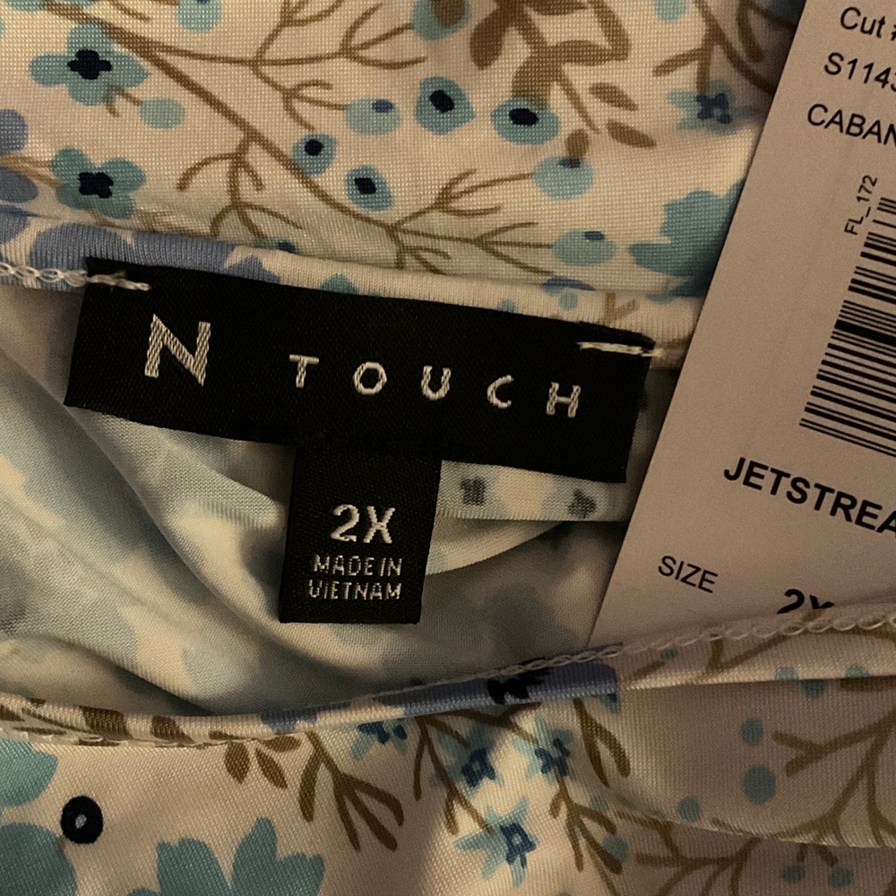 N Touch Floral Top in Shades of Blue. Ruffles on Sleeve and Hem. SIZE 2X, NWT - Picture 3 of 4
